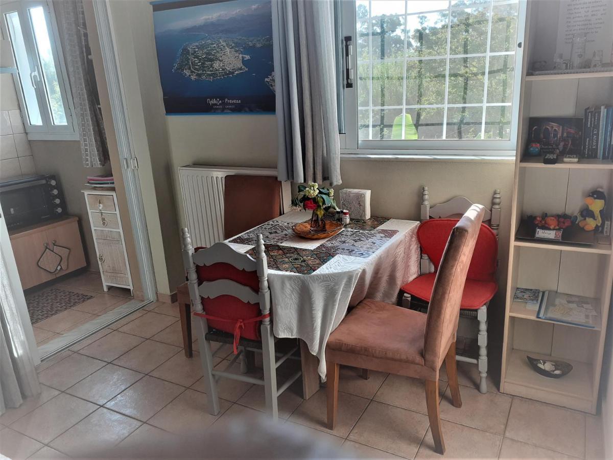 Top Floor On Villa, 3' From Center, By The Sea! Host Is Efi Kwsta Preveza Exteriör bild