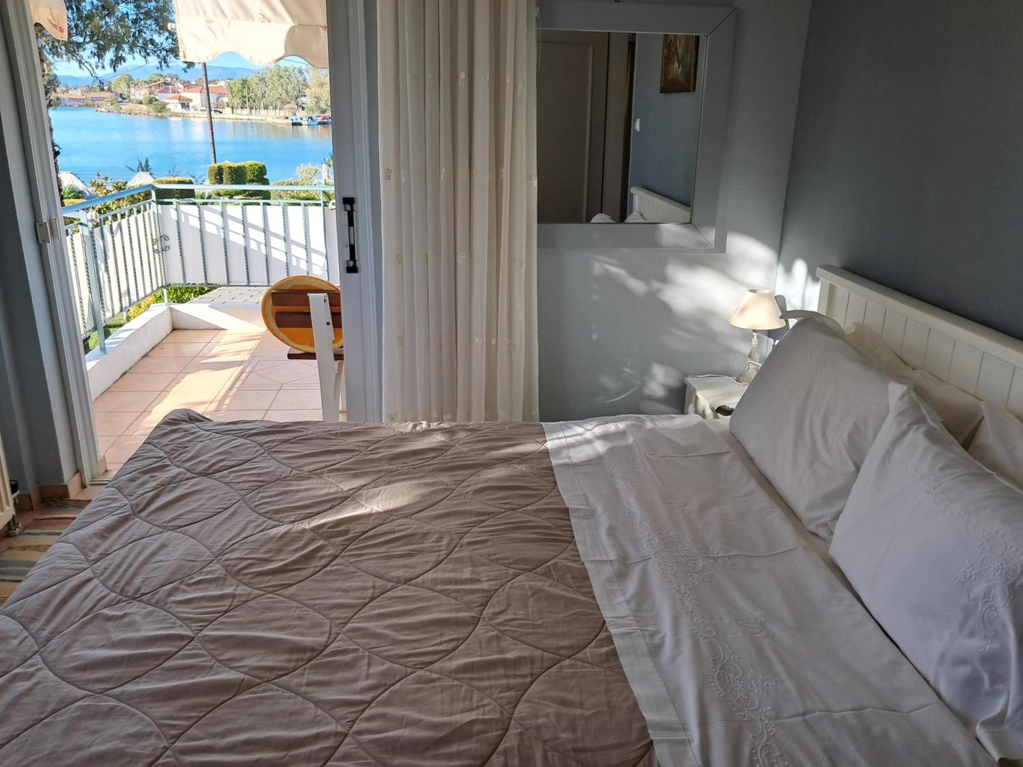 Top Floor On Villa, 3' From Center, By The Sea! Host Is Efi Kwsta Preveza Exteriör bild
