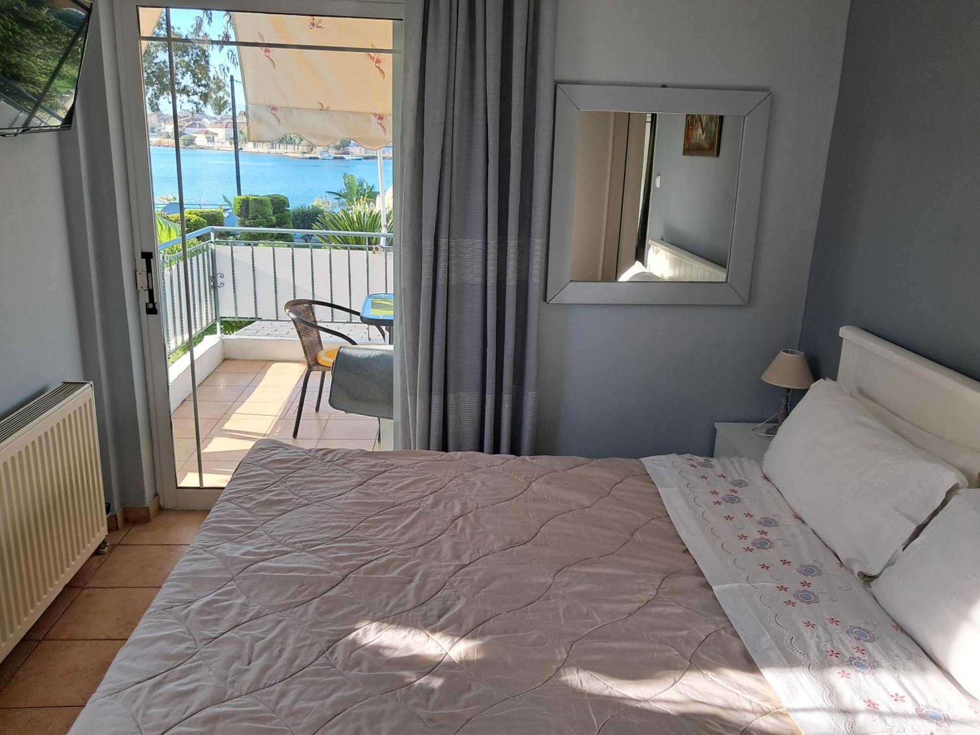 Top Floor On Villa, 3' From Center, By The Sea! Host Is Efi Kwsta Preveza Exteriör bild